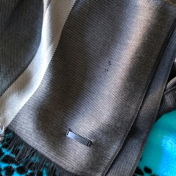 Calvin Klein Gray Plaid Scarf - Picture 1 of 4